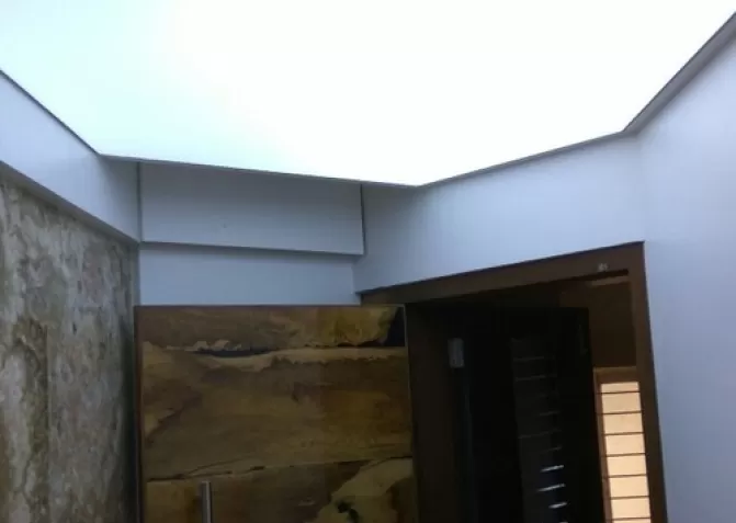 Натяжные потолки с подсветкой 